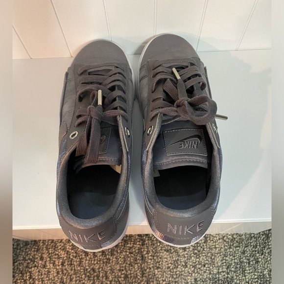 SALE Nike gray women’s dress sneakers - Picture 3 of 3